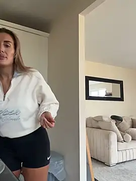 UKSYDNEYFOX online show from 02/26/25, 02:14