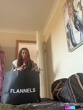 UKSYDNEYFOX online show from 03/14/25, 12:51