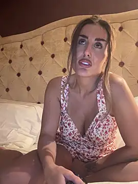 Snapshot of UKSYDNEYFOX chatting on 03/17/25, 05:38 UKSYDNEYFOX online show from 03/17/25, 05:38