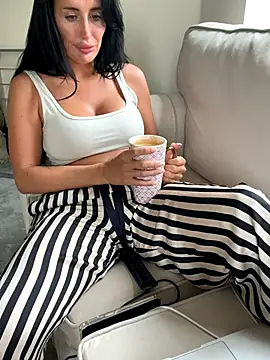 UKSYDNEYFOX online show from 09/27/25, 11:59