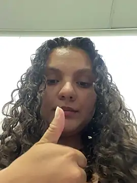 Snapshot of eva_y_marcelo chatting on 02/25/25, 11:44 eva y marcelo online show from 02/25/25, 11:44