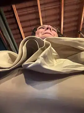 Snapshot of eva_y_marcelo chatting on 03/08/25, 10:34 eva y marcelo online show from 03/08/25, 10:34