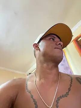 Snapshot of eva_y_marcelo chatting on 03/17/25, 02:01 eva y marcelo online show from 03/17/25, 02:01