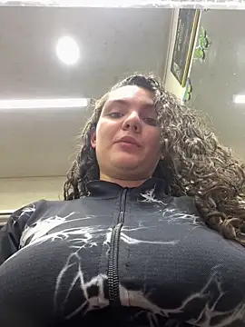 Snapshot of eva_y_marcelo chatting on 10/03/25, 12:07 eva y marcelo online show from 10/03/25, 12:07