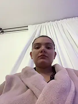 Snapshot of eva_y_marcelo chatting on 10/19/25, 10:05 eva y marcelo online show from 10/19/25, 10:05