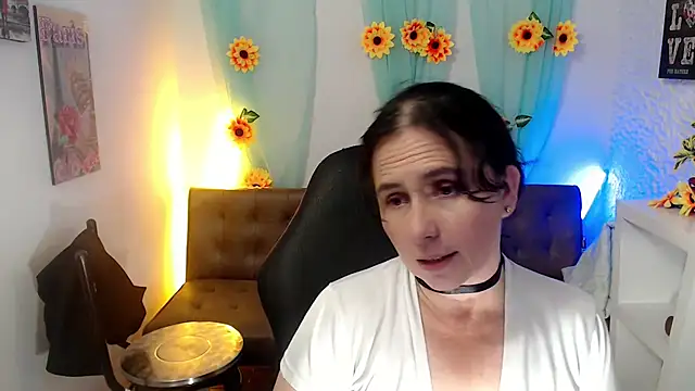 victoria jones online show from 03/04/25, 04:30