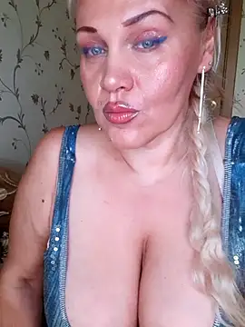 Snapshot of IsabellaBoni chatting on 09/19/25, 06:15 IsabellaBoni online show from 09/19/25, 06:15