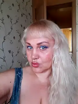 Snapshot of IsabellaBoni chatting on 11/13/25, 06:56 IsabellaBoni online show from 11/13/25, 06:56