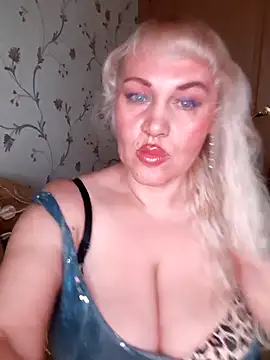 Snapshot of IsabellaBoni chatting on 11/18/25, 06:40 IsabellaBoni online show from 11/18/25, 06:40