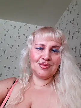 Snapshot of IsabellaBoni chatting on 11/25/25, 07:08 IsabellaBoni online show from 11/25/25, 07:08