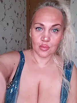 Snapshot of IsabellaBoni chatting on 12/14/25, 07:25 IsabellaBoni online show from 12/14/25, 07:25