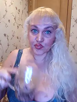 Snapshot of IsabellaBoni chatting on 12/18/25, 07:03 IsabellaBoni online show from 12/18/25, 07:03