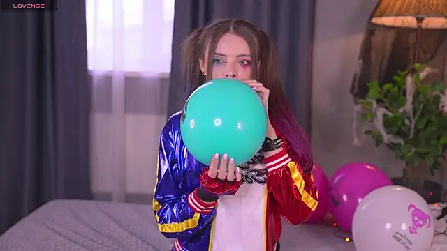 Snapshot of Bellacle chatting on 10/31/25, 07:42 Bellacle online show from 10/31/25, 07:42