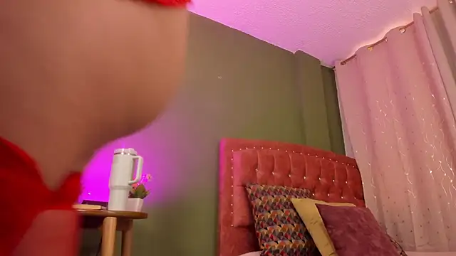 Snapshot of Zara_dulce chatting on 12/18/25, 01:06 Zara dulce online show from 12/18/25, 01:06