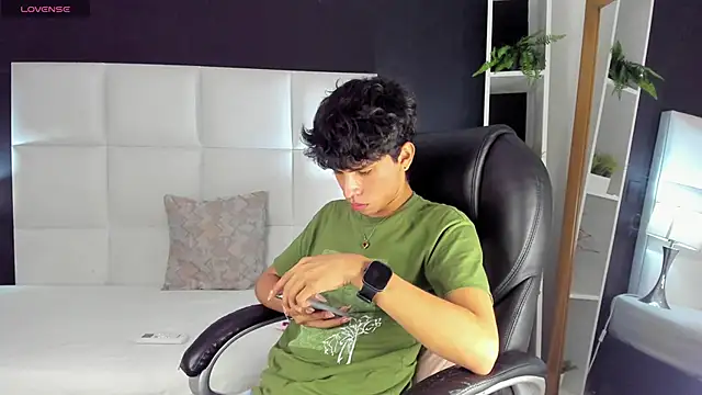 Snapshot of Santy_carrington chatting on 12/19/24, 11:46 Santy carrington online show from 12/19/24, 11:46