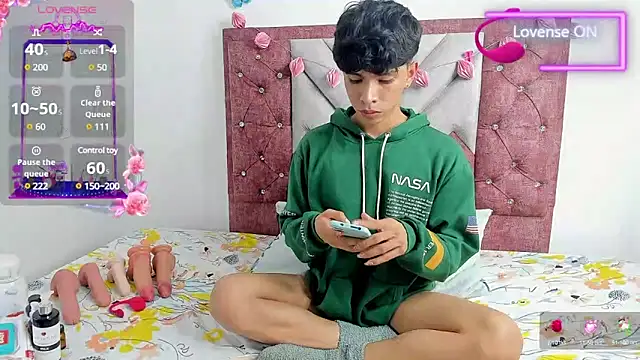 Snapshot of Santy_carrington chatting on 03/13/25, 05:22 Santy carrington online show from 03/13/25, 05:22