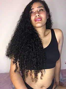 Snapshot of jaderossxx chatting on 12/15/24, 02:08 jaderossxx online show from 12/15/24, 02:08