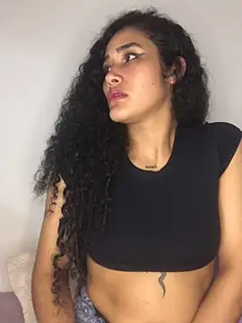 Snapshot of jaderossxx chatting on 03/22/25, 12:17 jaderossxx online show from 03/22/25, 12:17