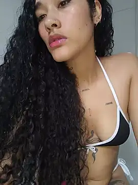 Snapshot of jaderossxx chatting on 07/14/26, 04:02 jaderossxx online show from 07/14/26, 04:02
