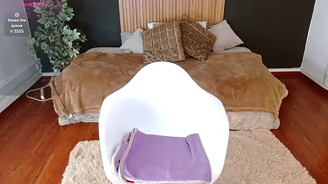 amara bss  online show from 02/13/25, 02:42