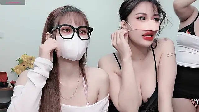 Snapshot of LyLy_Office chatting on 12/18/24, 02:10 LyLy Office online show from 12/18/24, 02:10