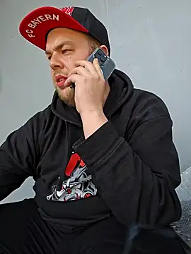 PupW0lfy online show from 12/18/24, 11:24