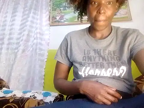 Snapshot of Claris2 chatting on 09/18/25, 08:00 Claris2 online show from 09/18/25, 08:00