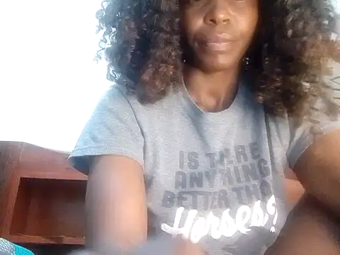 Snapshot of Claris2 chatting on 10/22/25, 03:40 Claris2 online show from 10/22/25, 03:40