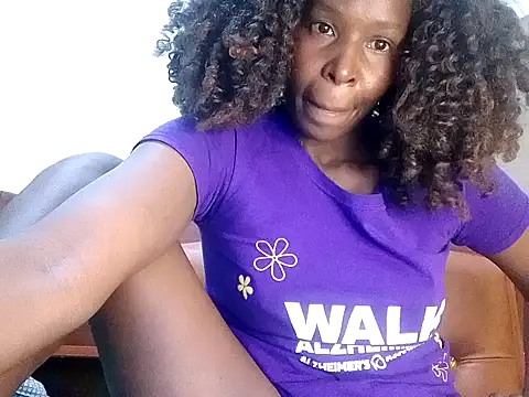 Snapshot of Claris2 chatting on 10/26/25, 06:58 Claris2 online show from 10/26/25, 06:58