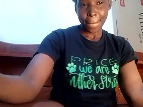 Snapshot of Claris2 chatting on 11/16/25, 08:25 Claris2 online show from 11/16/25, 08:25