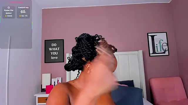 Britanymooree online show from 11/25/25, 07:47