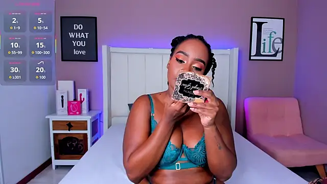 Britanymooree online show from 12/18/25, 08:04