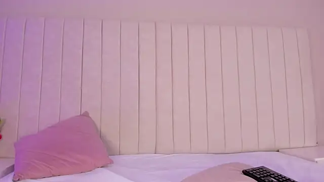 Littleolivia  online show from 01/30/25, 07:04