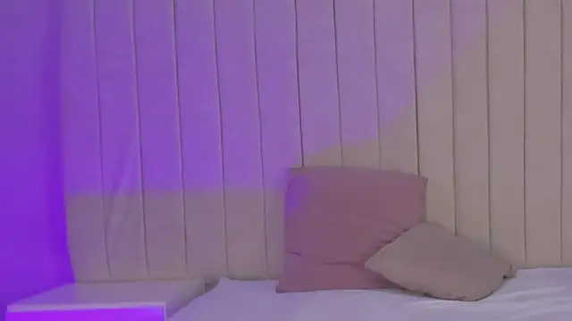 Littleolivia  online show from 02/04/25, 03:57