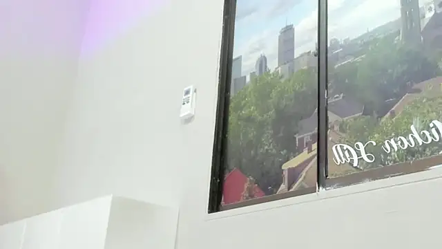 Littleolivia  online show from 02/11/25, 12:58