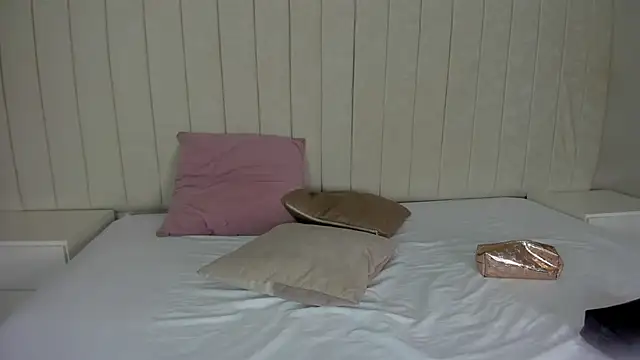 Littleolivia  online show from 02/21/25, 01:11