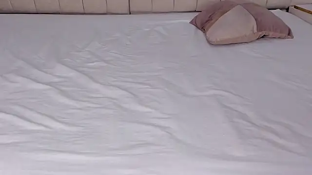 Littleolivia  online show from 03/19/25, 12:56