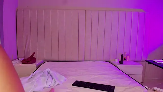 Littleolivia  online show from 01/06/26, 12:53