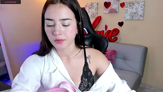 Veronica isaza   online show from 02/21/25, 12:39