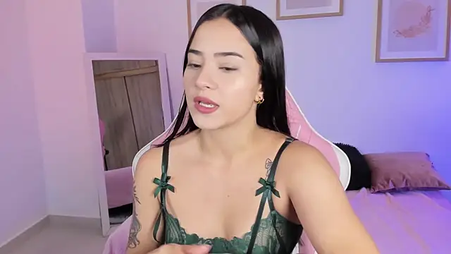 Veronica isaza   online show from 11/20/25, 12:38