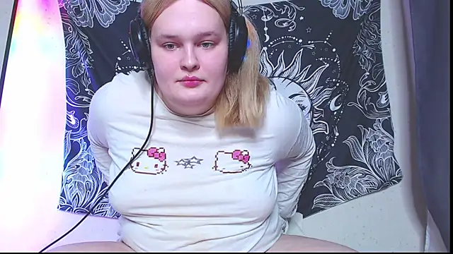 Snapshot of rozzhaos8 chatting on 09/26/25, 10:47 rozzhaos8 online show from 09/26/25, 10:47