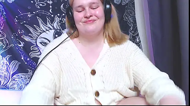 Snapshot of rozzhaos8 chatting on 09/28/25, 07:52 rozzhaos8 online show from 09/28/25, 07:52