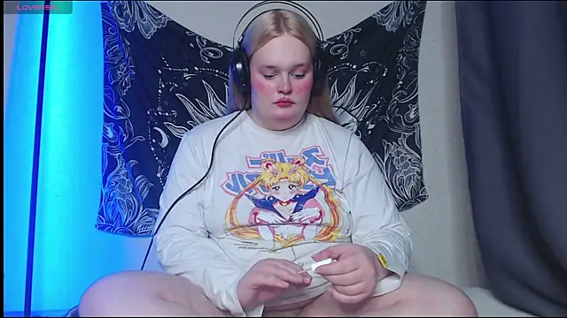 Snapshot of rozzhaos8 chatting on 11/04/25, 10:53 rozzhaos8 online show from 11/04/25, 10:53