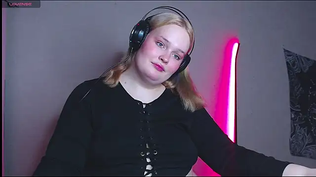 Snapshot of rozzhaos8 chatting on 11/07/25, 09:04 rozzhaos8 online show from 11/07/25, 09:04