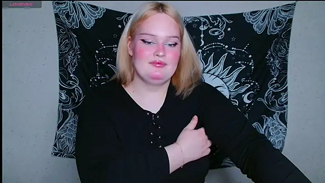 Snapshot of rozzhaos8 chatting on 01/10/26, 12:45 rozzhaos8 online show from 01/10/26, 12:45