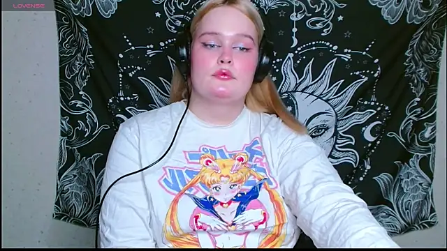 Snapshot of rozzhaos8 chatting on 02/15/26, 06:59 rozzhaos8 online show from 02/15/26, 06:59