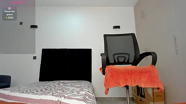 Snapshot of Big_booty_quuen chatting on 02/19/25, 11:38 Big booty quuen online show from 02/19/25, 11:38