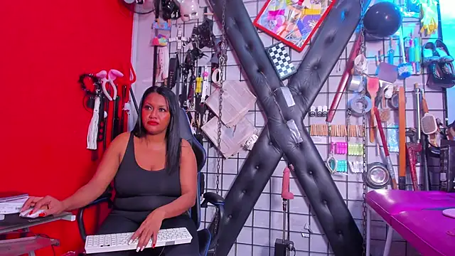 Madame pain  online show from 02/21/25, 01:22