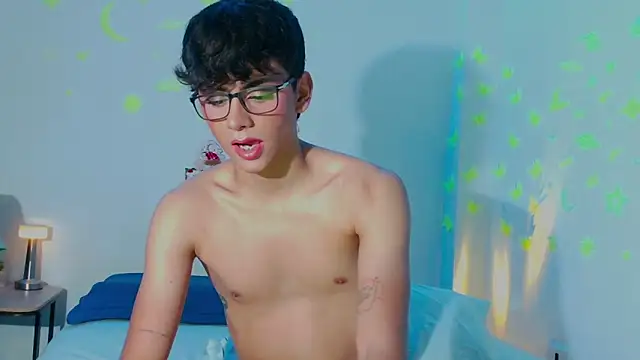 Snapshot of arnold_laurent_ chatting on 12/17/24, 04:12 arnold laurent online show from 12/17/24, 04:12