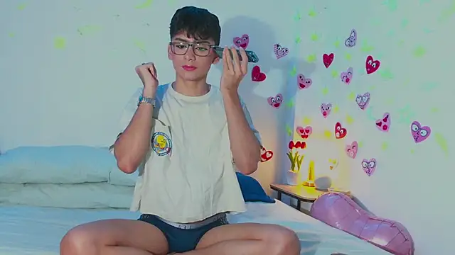 Snapshot of arnold_laurent_ chatting on 02/15/25, 08:22 arnold laurent online show from 02/15/25, 08:22